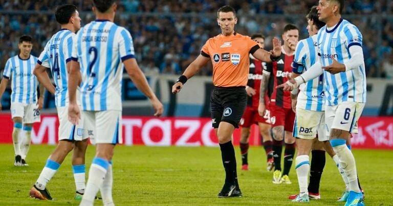 Costas y Rojo estuvieron cara a cara tras la expulsión en el clásico con River: ¿volverá a jugar en Racing tras otra indisciplina?