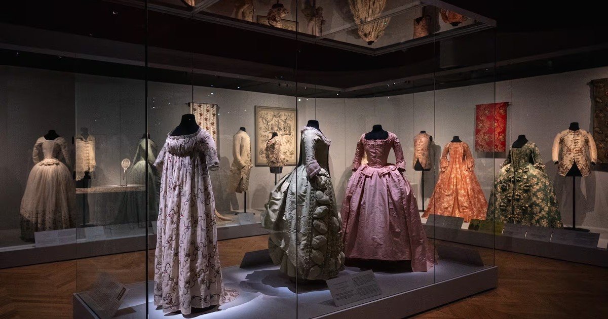 De María Antonieta a Chanel: cómo el siglo XVIII sigue influyendo en la moda actual
