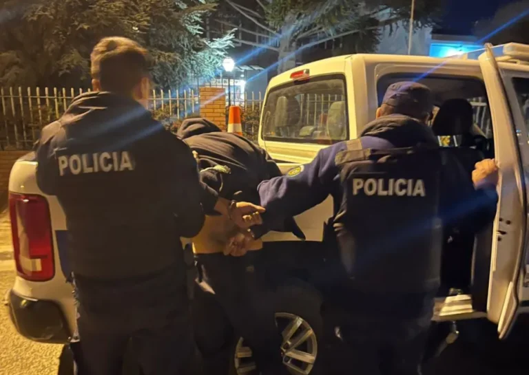 Dos detenidos por intento de robo en barrio Roca