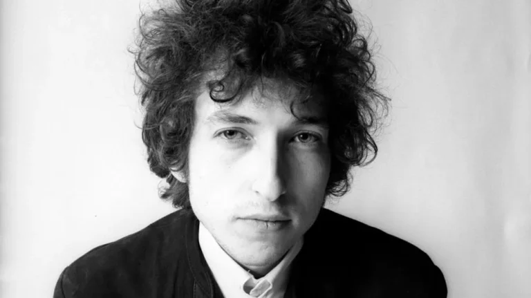 Subastan un borrador inédito de Bob Dylan hallado en un libro de Allen Ginsberg
