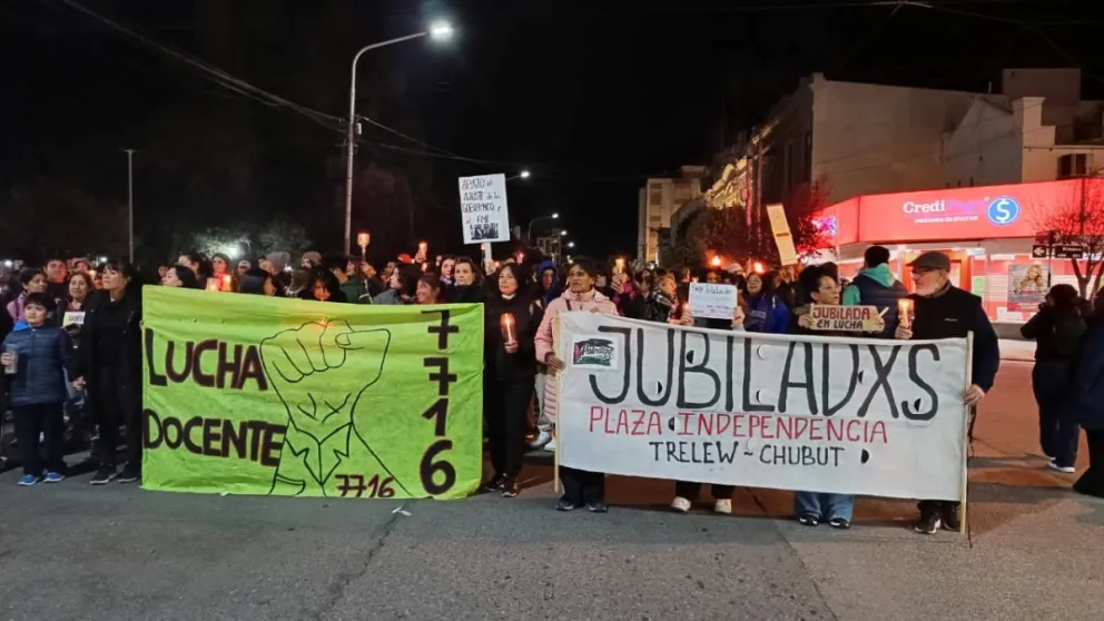 Masiva marcha de antorchas en Trelew y Rawson