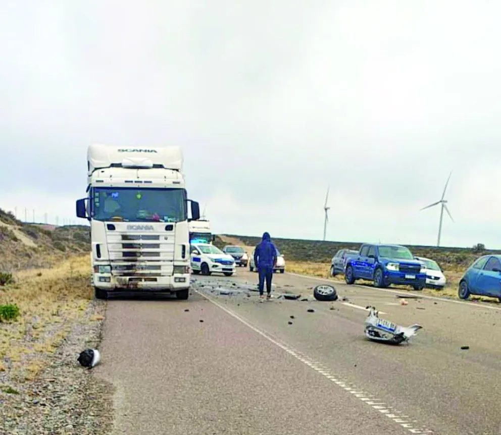 Dos mujeres heridas en violento choque contra camión en la doble trocha Trelew- Madryn