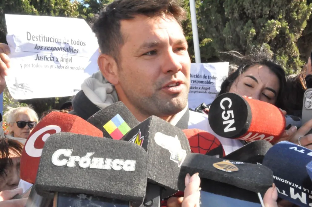 Tras la audiencia, el padre de Ángel volvió a reclamar justicia y cuestionó a los acusados