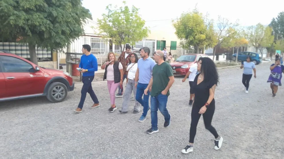 Merino escuchó reclamos de vecinos de barrio Norte