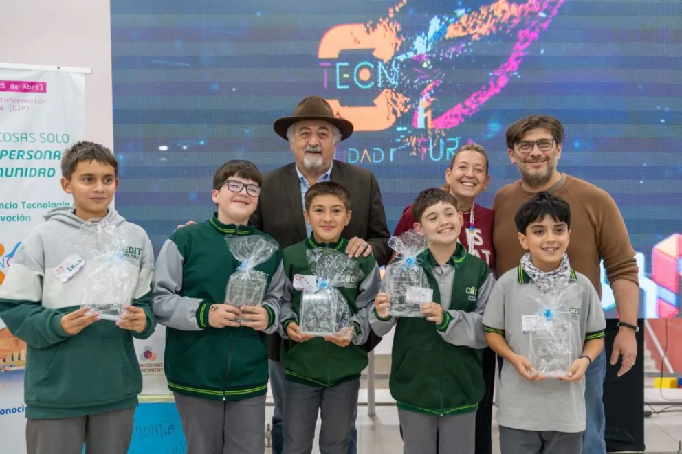 Premiaron la innovación en el Hackatón “Ciudad Futura 2026”