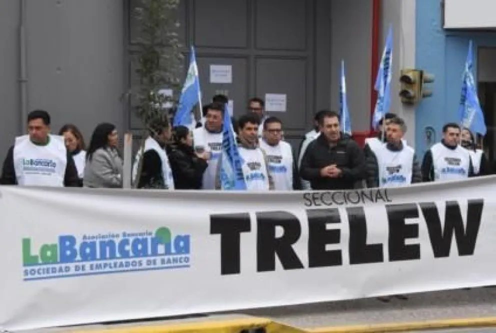 Trabajadores rechazan cierres y advierten por pérdidas de empleo