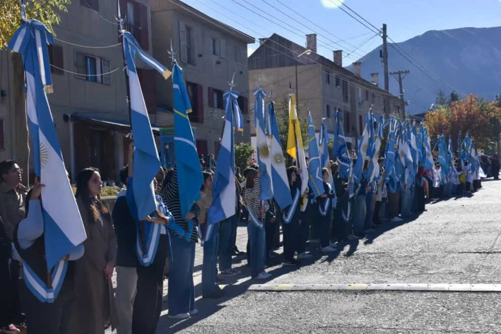 “Fue una noche muy emotiva”: Esquel vivió una vigilia y acto cargados de memoria por Malvinas