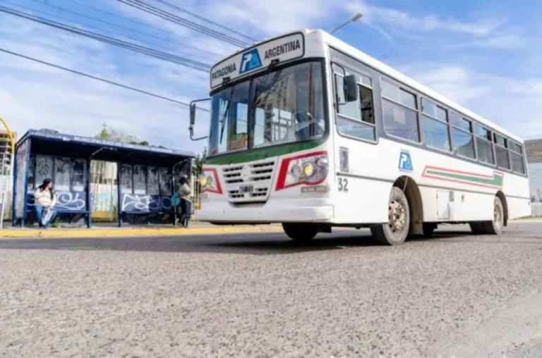 Advierten por un paro de transportes: sin sueldos no hay colectivos