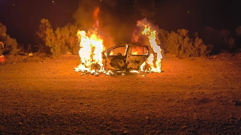 Investigan el incendio de un auto de un policía en acceso a Trelew