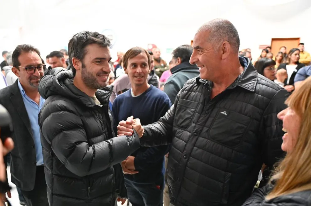 En el 98° aniversario de Lago Puelo, Torres entregó viviendas y anunció obras