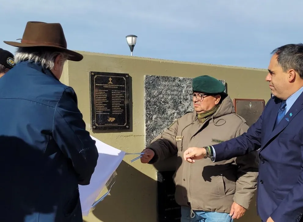 Homenajearon a los fallecidos en la posguerra en el paseo Guardia de las Estrellas