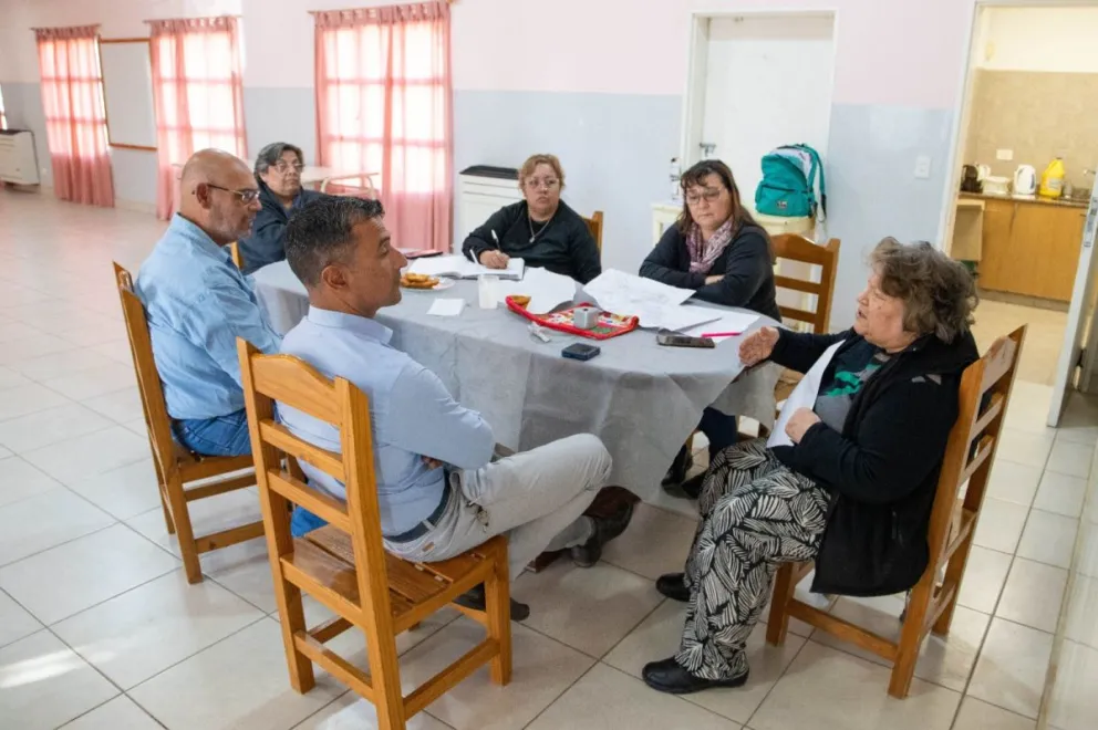 La Municipalidad acordó acciones con vecinos de Restinga Alí para mejorar la infraestructura barrial