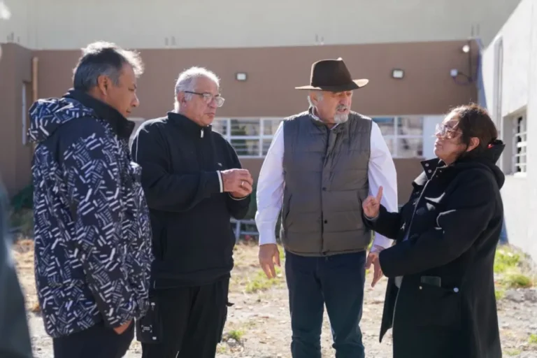 Othar visitó la Parroquia Nuestra Señora del Valle mostrando su apoyo al rol social que desempeña en Km 5