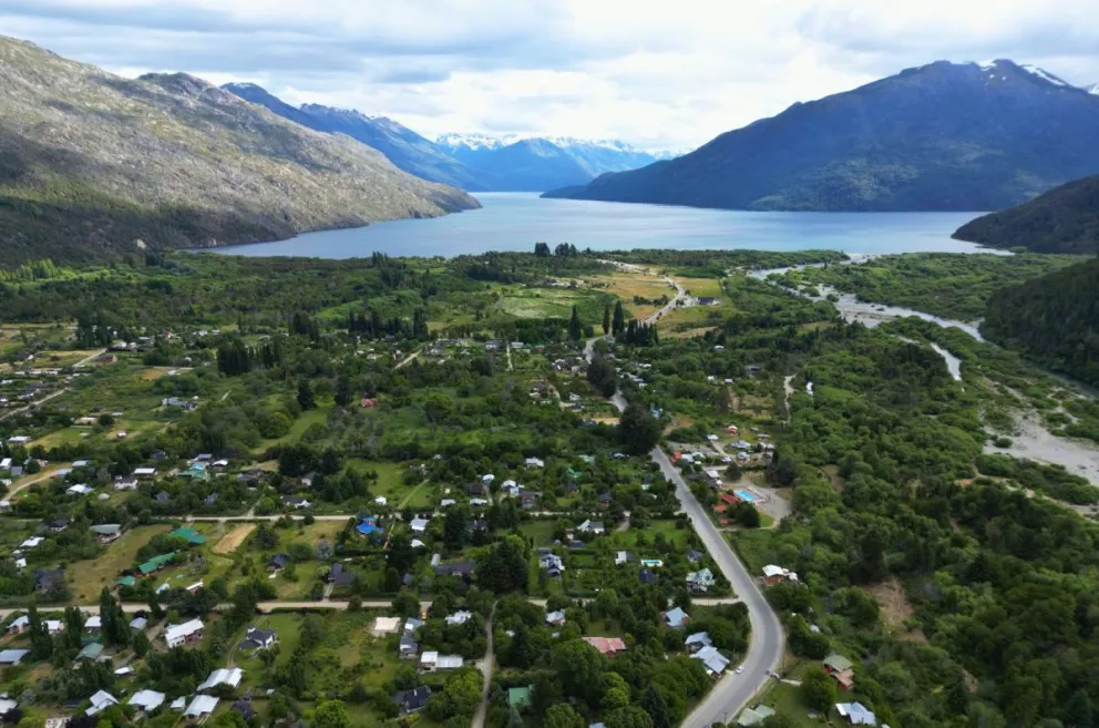 Otoño de ensueño en Lago Puelo: colores y aventura
