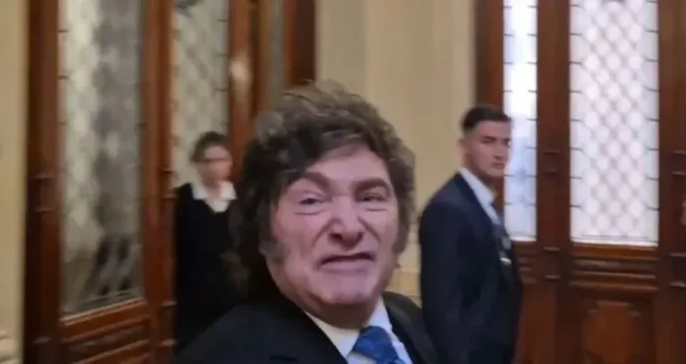 Milei llamó “chorros” a periodistas en el Congreso