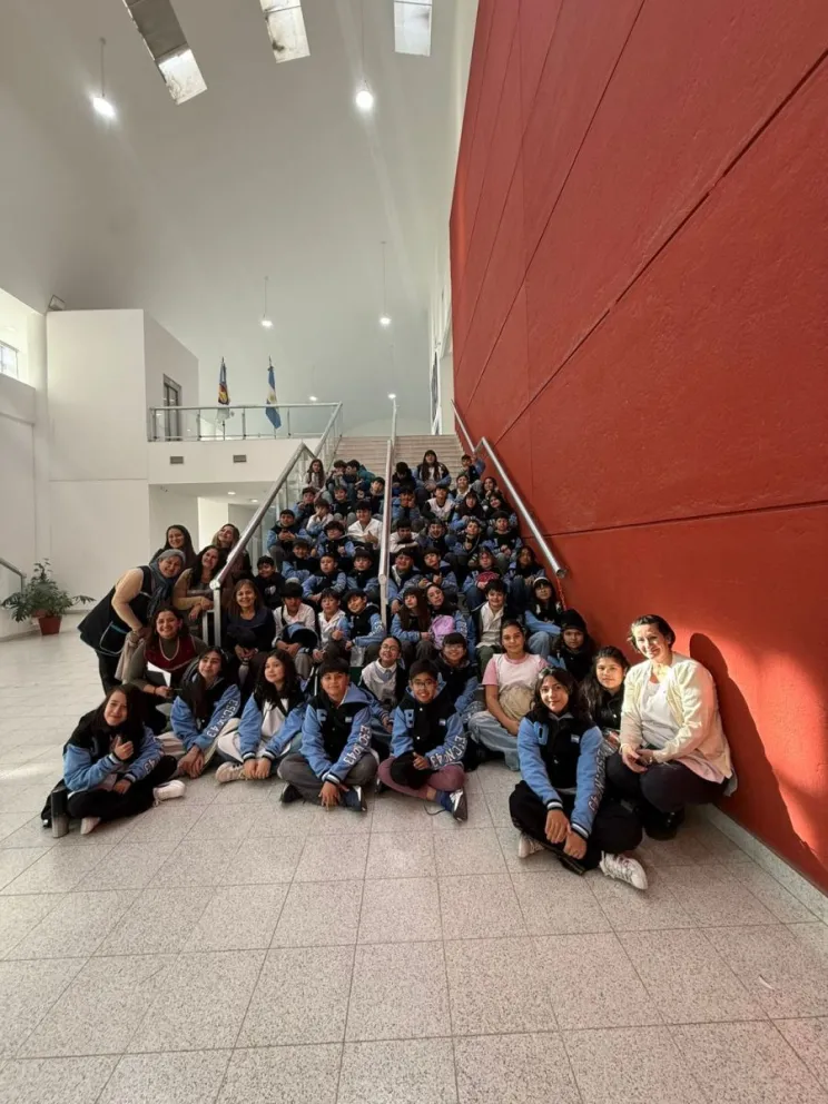 Estudiantes de la Escuela N° 43 recorrieron la Biblioteca Municipal