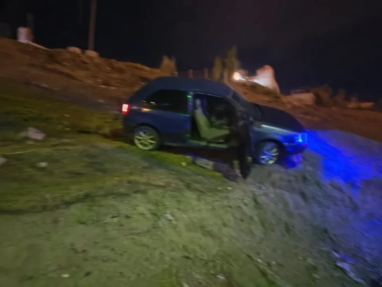 Persecución, tiroteo y vuelco en el barrio Moure