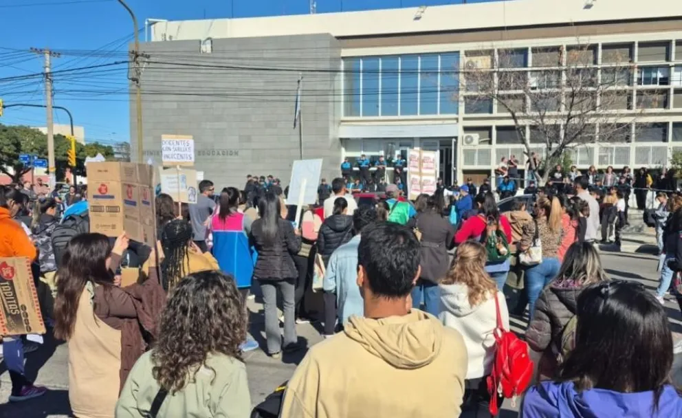Docentes de Chubut convocan a paro y movilización en Rawson