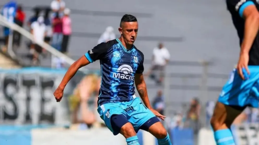 Imputaron por intimidación pública al futbolista que gritó bomba en un vuelo