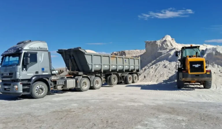 Vialidad Nacional inició el acopio de sal en los campamentos de Chubut