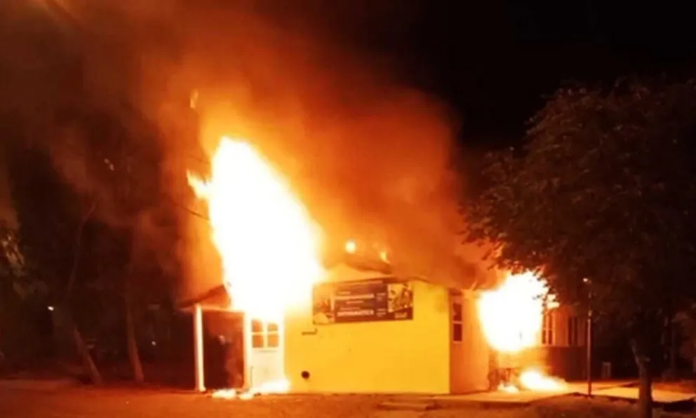 Se incendió un módulo de Ingeniería de la UNPSJB de Puerto Madryn