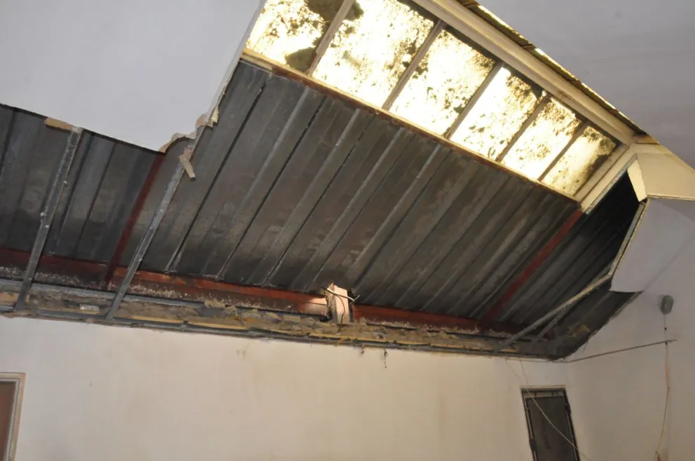Se cayó el techo de otro edificio en las 1008 Viviendas