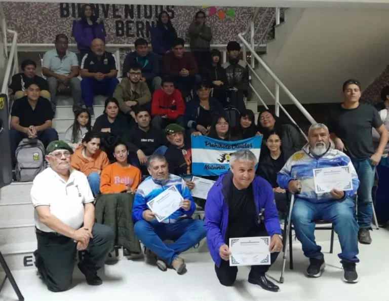 Emotivo homenaje a veteranos de Malvinas en la Escuela 754