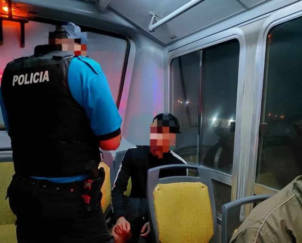 Tenía pedido de captura ordenado por la Justicia Federal y lo encontraron a bordo de un colectivo
