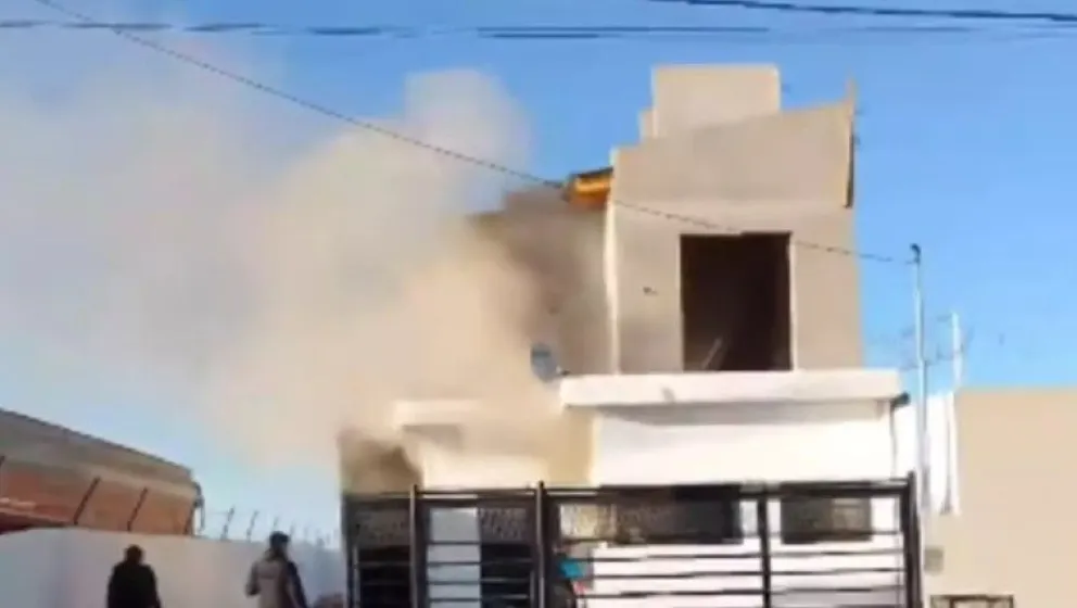 Una vivienda fue dañada por las llamas durante la madrugada