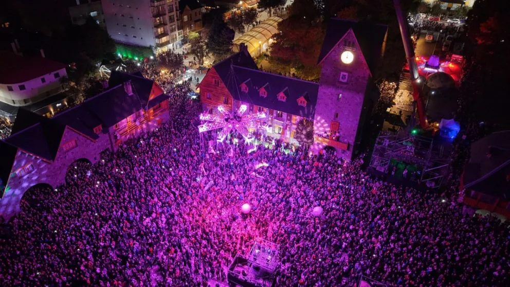 Bariloche, un sueño de chocolate: la ciudad brilló en una fiesta récord y un cielo que deslumbró