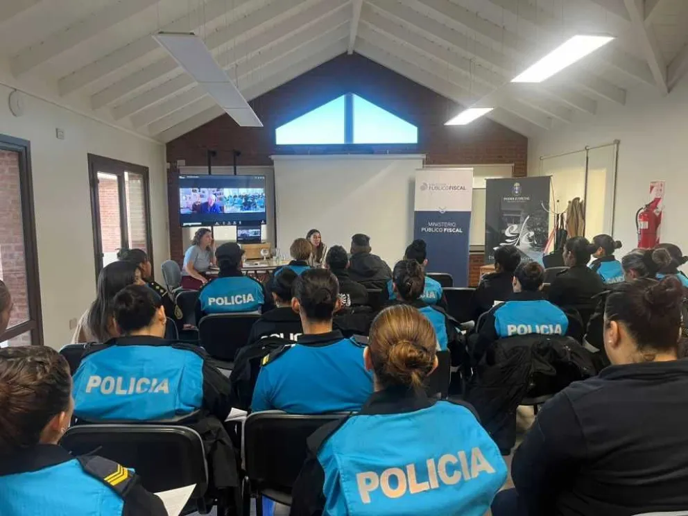 Chubut capacita a policías para mejorar la toma de denuncias en casos con menores