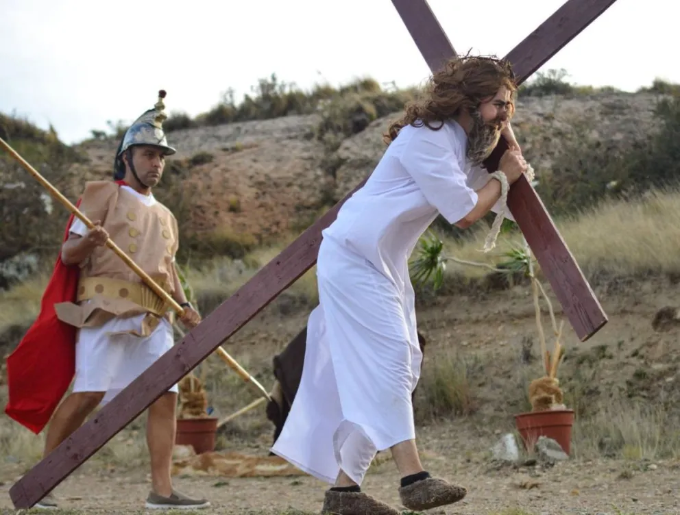 Puerto Deseado fue escenario del Vía Crucis con participación de actores locales