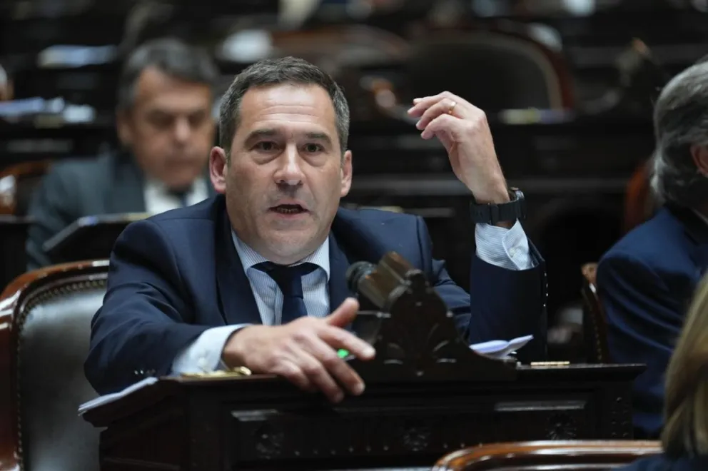 Luque: "Se está hipotecando el futuro de la provincia"