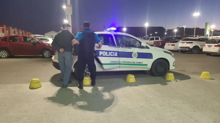 Demoraron a un hombre por intentar robar un whisky de un supermercado