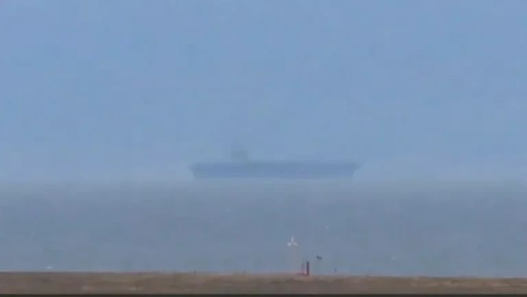 El portaaviones nuclear USS Nimitz cruzó el Estrecho de Magallanes