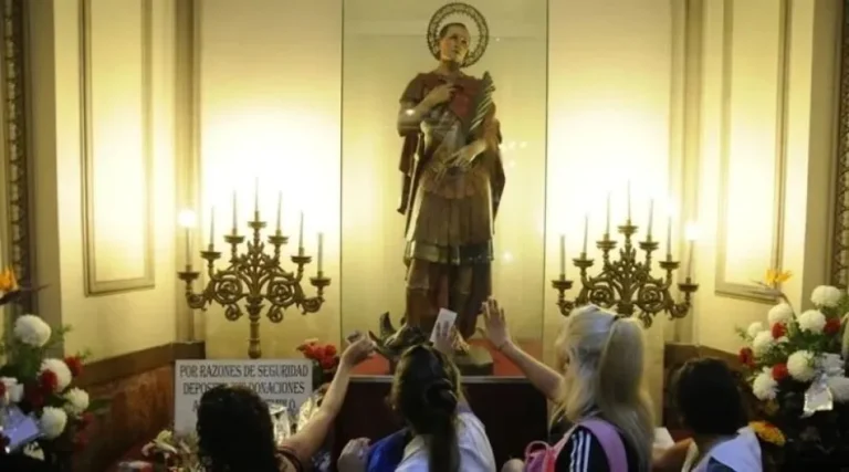 Fieles celebran el día de San Expedito en todo el país