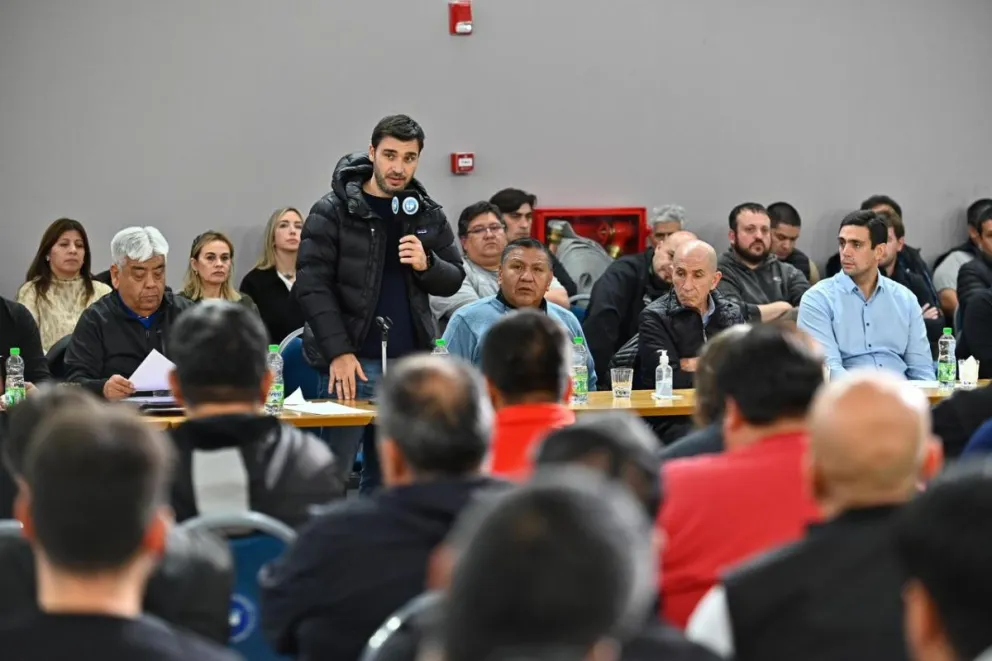 Barril a USD 100: Torres exige inversiones "extraordinarias" tras el traspaso de Manantiales Behr