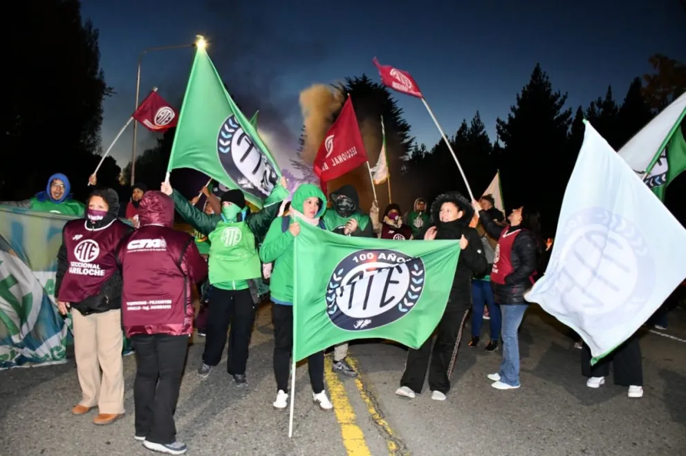 Medidas de fuerza de ATE afectan vuelos y organismos nacionales en todo el país