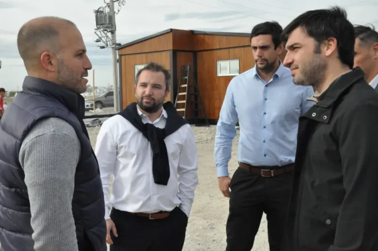 Torres recorrió las viviendas para los damnificados por el deslizamiento del Hermitte