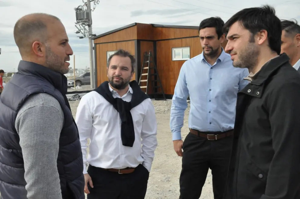 Torres recorrió las viviendas para los damnificados por el deslizamiento del Hermitte