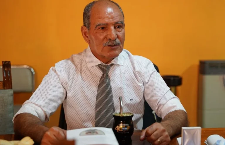 El guardián de la memoria: La vida de Raúl Mansilla, el mecánico que aún mantiene encendido el fuego de Malvinas