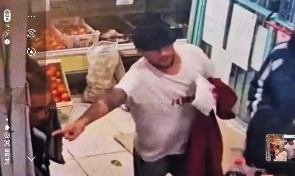 Robó $100 mil en aromatizantes y los escondió en el pantalón