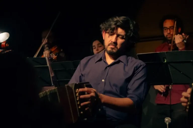 El comodorense Rodrigo Almonacid presenta su disco con La Orquesta Invisible