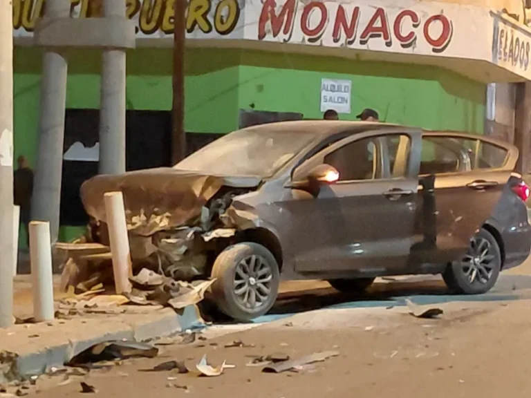 Tres personas hospitalizadas tras fuerte choque en Rivadavia y Malvinas