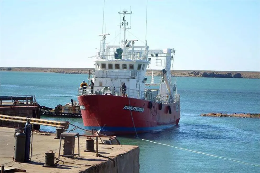 Conarpesa mantiene activa su flota mientras el resto del sector sigue en puerto