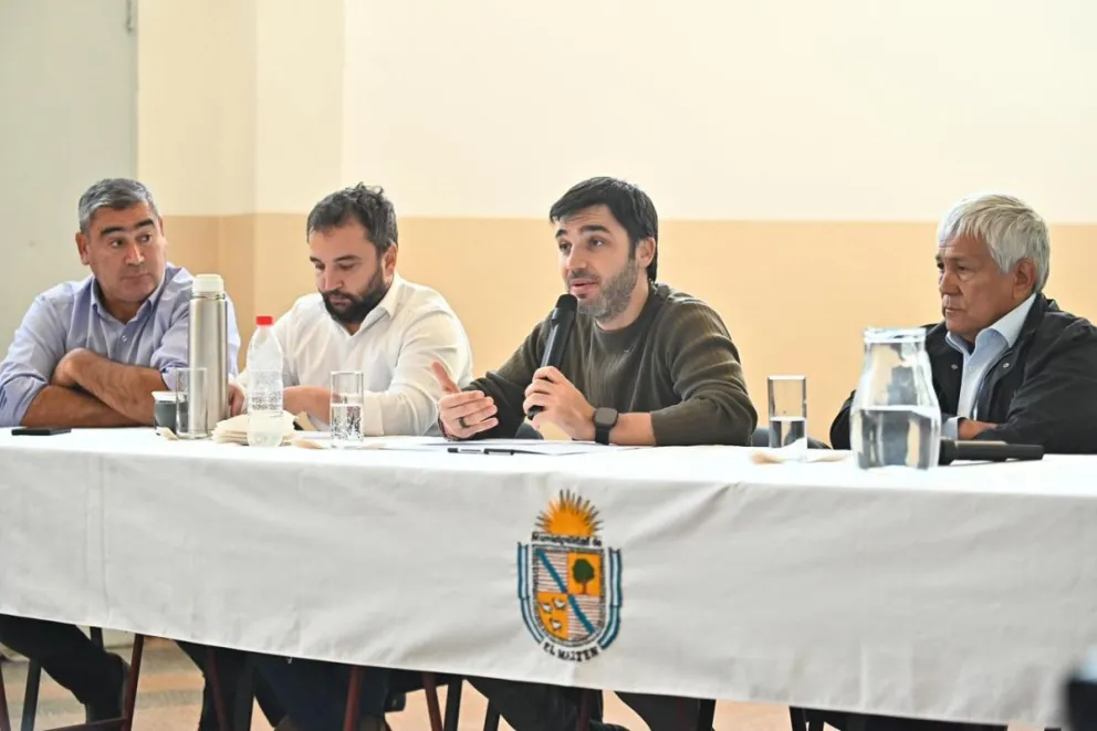 Torres anunció viviendas y alivio fiscal en El Maitén