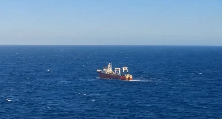 Prefectura aeroevacuó a un tripulante tras sufrir múltiples fracturas