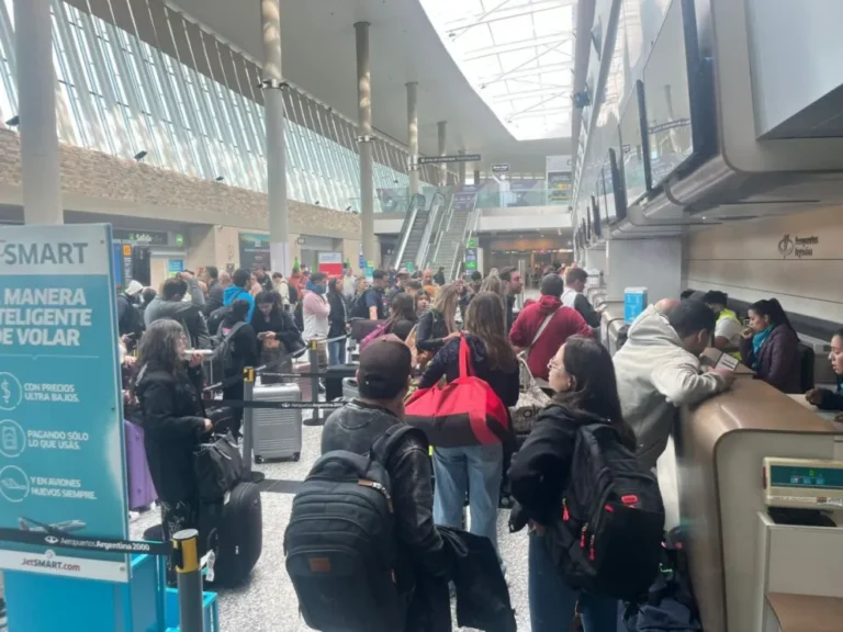 Un vuelo no pudo despegar en Comodoro y crece la incertidumbre entre los pasajeros