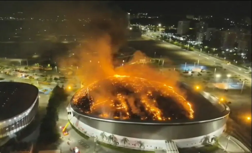 Incendio afectó el techo del velódromo olímpico en Río de Janeiro