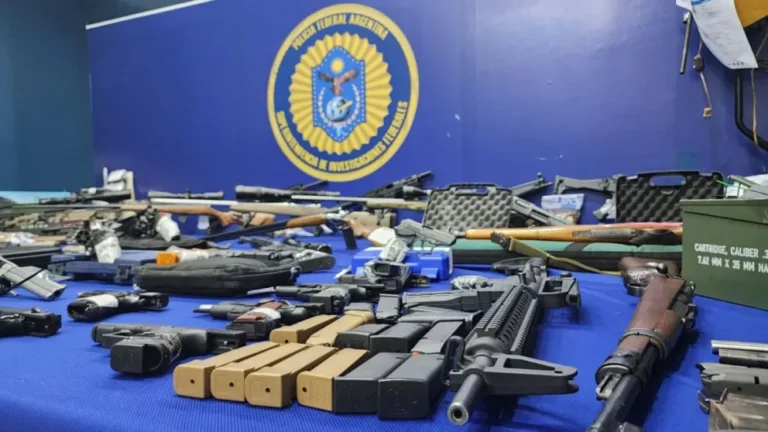 “Operación Armas sin Fronteras”: Desarticulan red internacional de tráfico de armas que funcionaba en Chubut y otras provincias